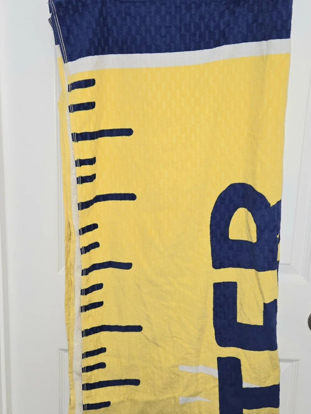 Room Essentials Extra Long Beach Towel 100% Cotton Butter Pattern 36 x 72 in.